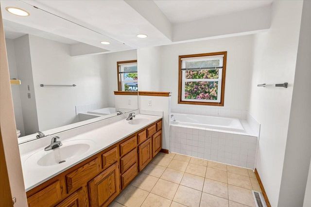 858 Chalfont Drive, Sun Prairie, WI 53590