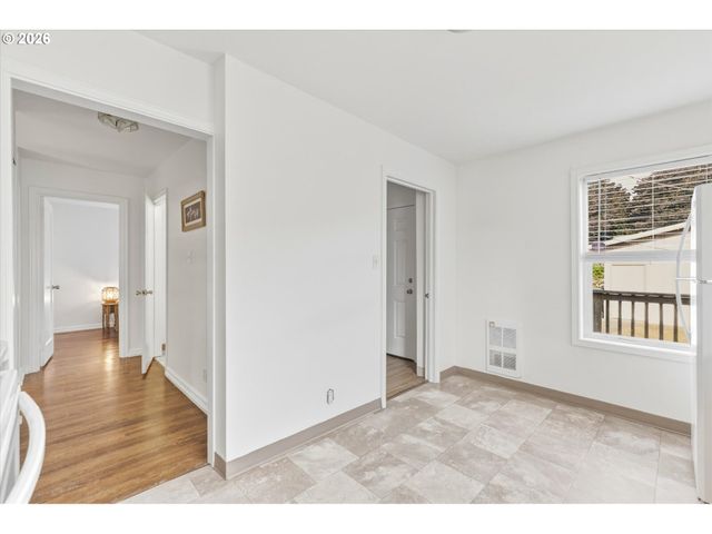 1217 7TH Ave, Longview, WA 98632