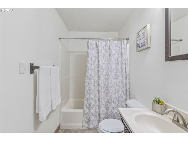 1217 7TH Ave, Longview, WA 98632
