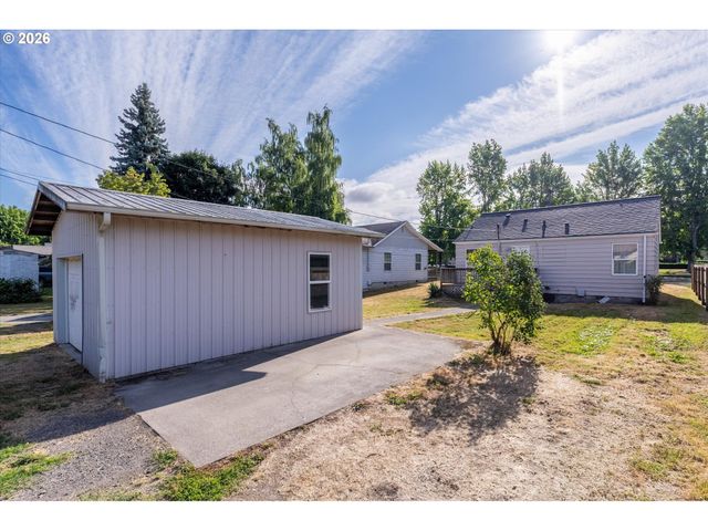 1217 7TH Ave, Longview, WA 98632