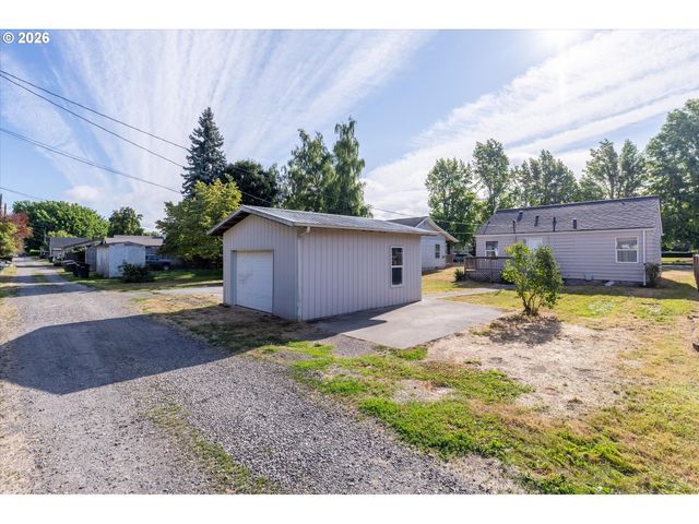 1217 7TH Ave, Longview, WA 98632
