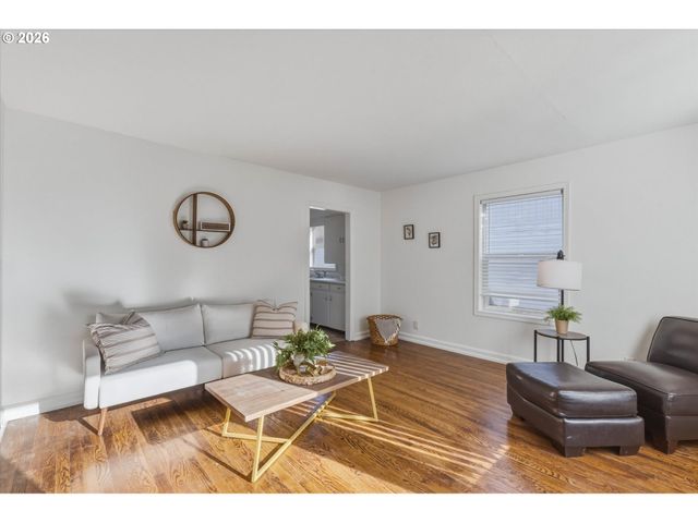 1217 7TH Ave, Longview, WA 98632