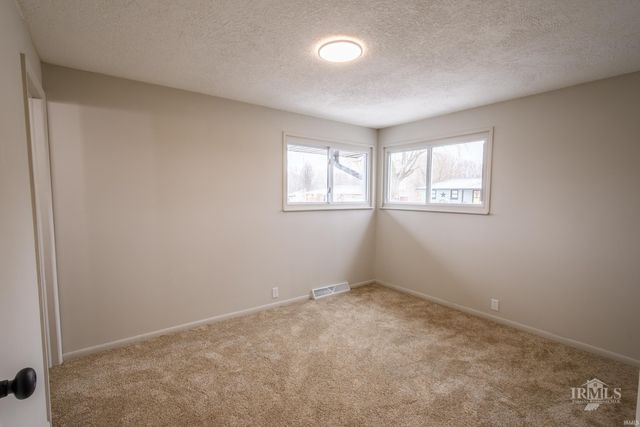 5704 E Robert Street, Muncie, IN 47303