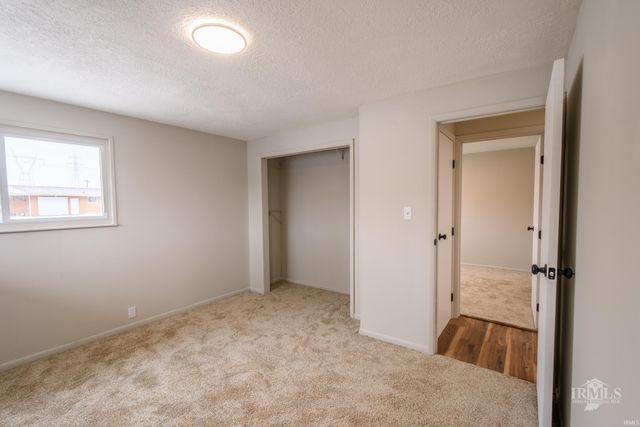 5704 E Robert Street, Muncie, IN 47303