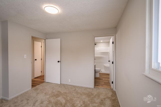 5704 E Robert Street, Muncie, IN 47303