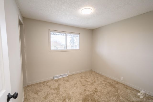 5704 E Robert Street, Muncie, IN 47303