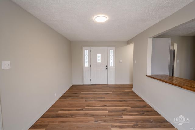 5704 E Robert Street, Muncie, IN 47303