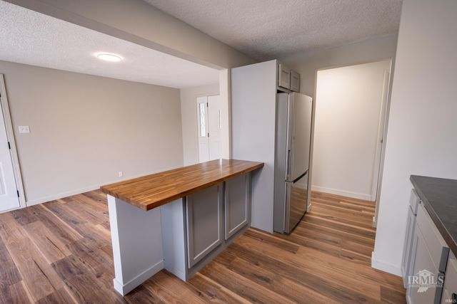 5704 E Robert Street, Muncie, IN 47303