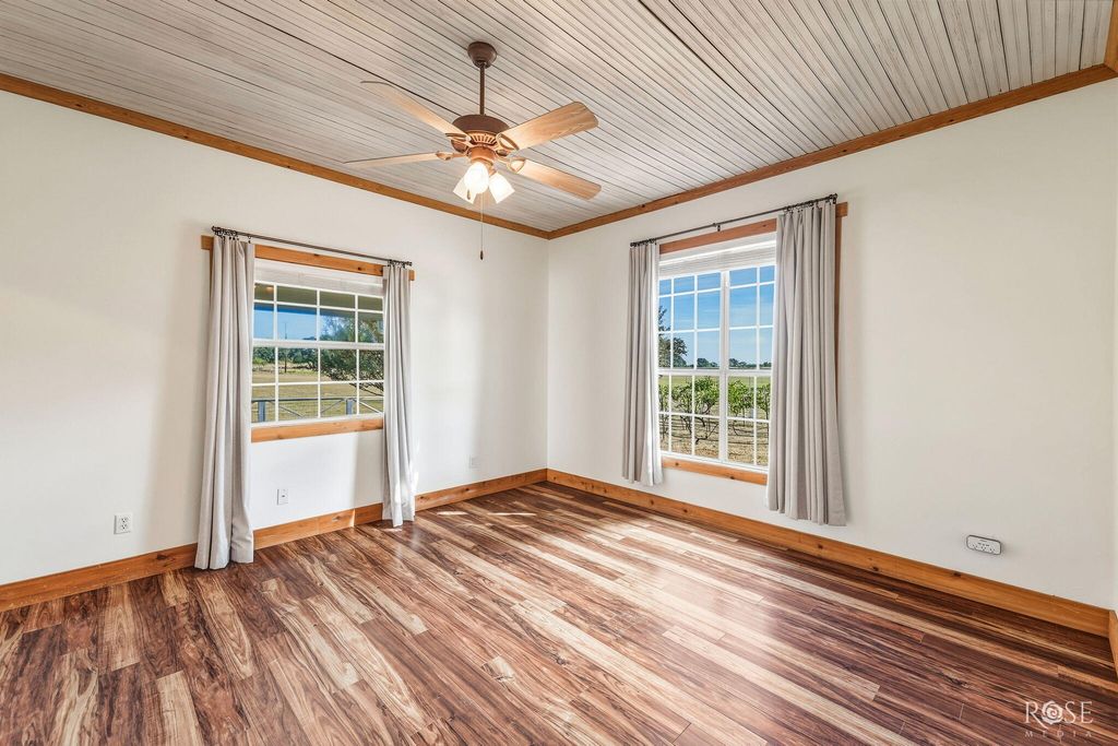 Image 16 of property listing at 754 Ischar Lane, Mason, TX 76856