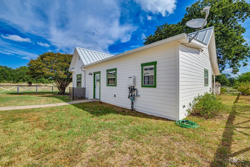Image 26 of property listing at 754 Ischar Lane, Mason, TX 76856