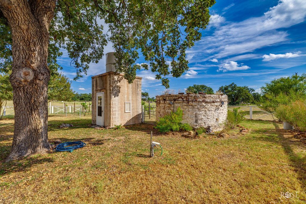 Image 36 of property listing at 754 Ischar Lane, Mason, TX 76856