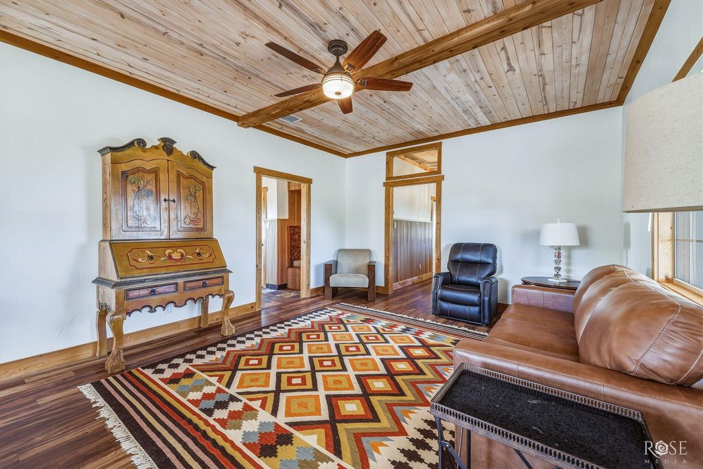 Image 7 of property listing at 754 Ischar Lane, Mason, TX 76856