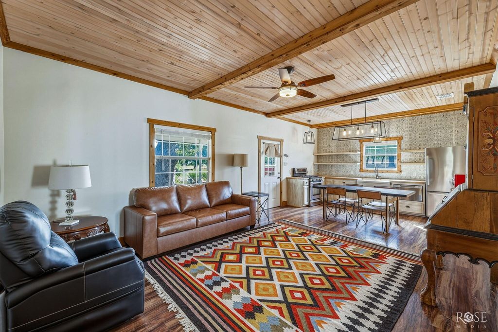 Image 8 of property listing at 754 Ischar Lane, Mason, TX 76856