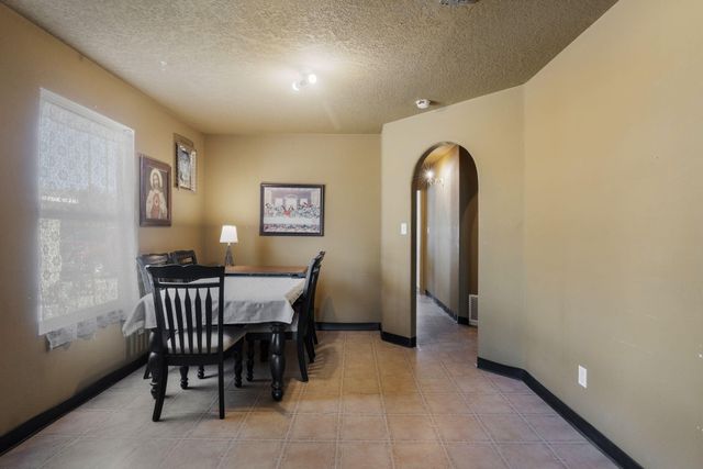 8901 Via Del Oro SW, Albuquerque, NM 87121