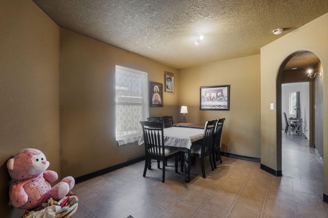 8901 Via Del Oro SW, Albuquerque, NM 87121