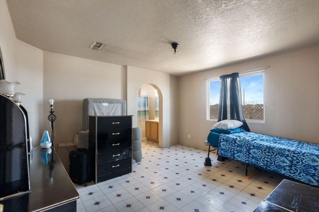 8901 Via Del Oro SW, Albuquerque, NM 87121