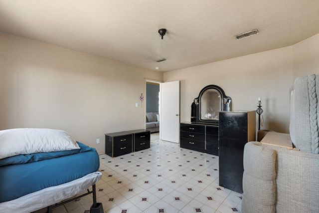 8901 Via Del Oro SW, Albuquerque, NM 87121