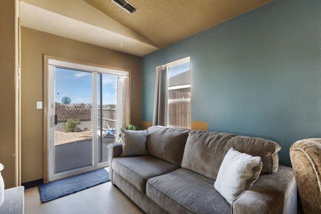8901 Via Del Oro SW, Albuquerque, NM 87121