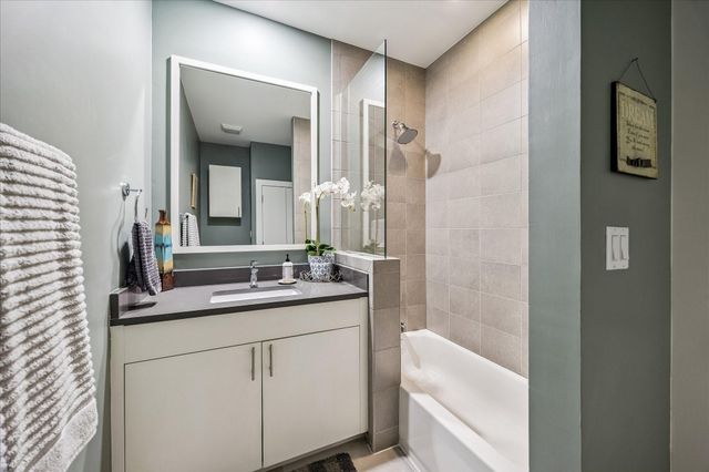 526 W 26th Street, Houston, TX 77008