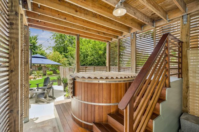 526 W 26th Street, Houston, TX 77008