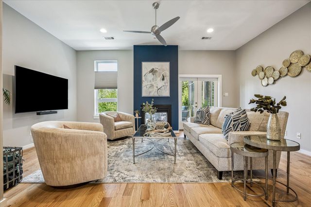526 W 26th Street, Houston, TX 77008