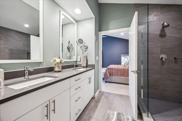 526 W 26th Street, Houston, TX 77008