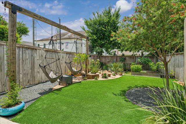 526 W 26th Street, Houston, TX 77008