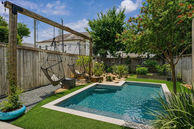 526 W 26th Street, Houston, TX 77008