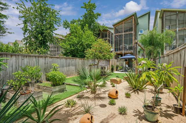 526 W 26th Street, Houston, TX 77008