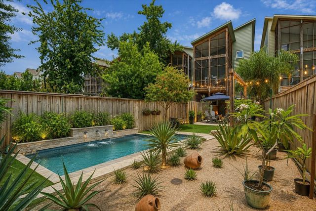 526 W 26th Street, Houston, TX 77008