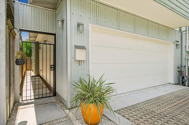 526 W 26th Street, Houston, TX 77008