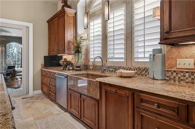 5275 W 150th Terrace, Leawood, KS 66224