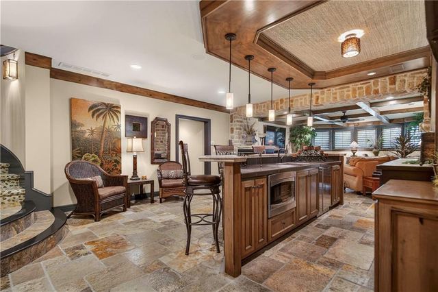 5275 W 150th Terrace, Leawood, KS 66224