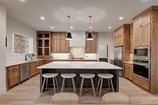 21205 Reserve Circle, Harrah, OK 73045