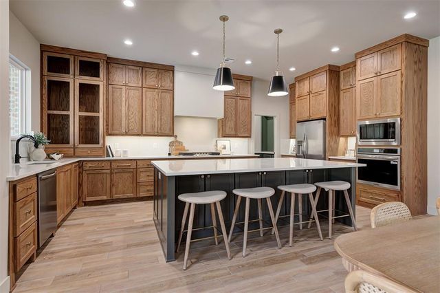 21205 Reserve Circle, Harrah, OK 73045