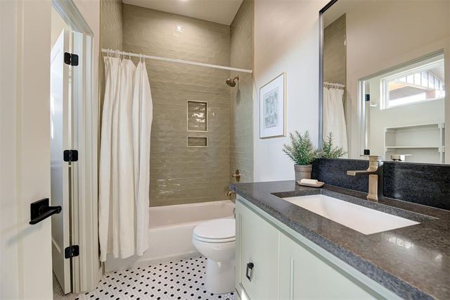 21205 Reserve Circle, Harrah, OK 73045