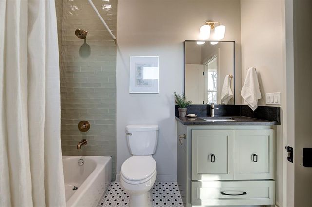 21205 Reserve Circle, Harrah, OK 73045