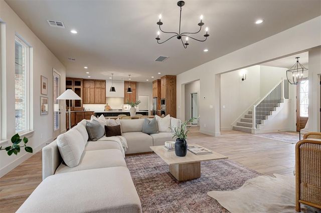 21205 Reserve Circle, Harrah, OK 73045