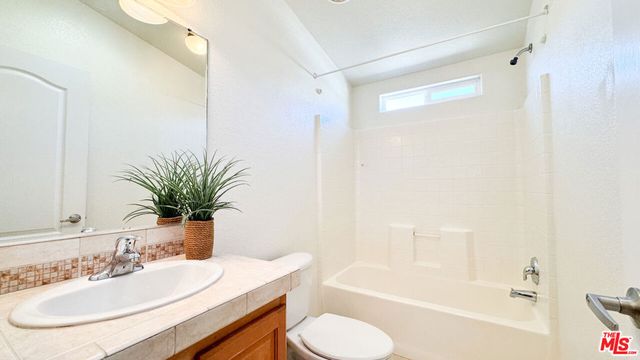 411 Gold Finch Lane, Fountain Valley, CA 92708