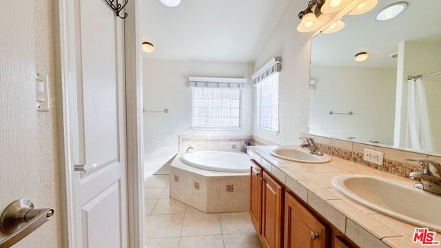 411 Gold Finch Lane, Fountain Valley, CA 92708