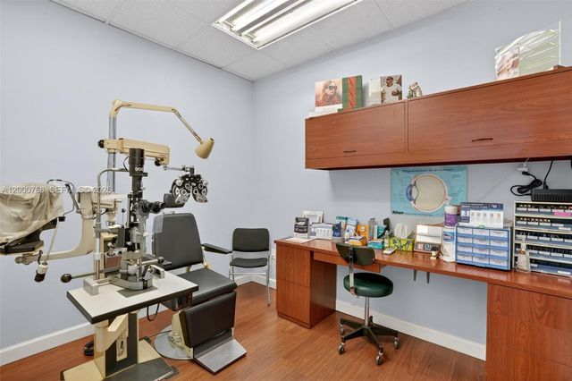 8562 SW 8th St, Miami, FL 33144