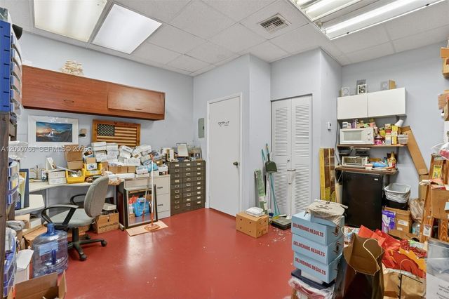 8562 SW 8th St, Miami, FL 33144
