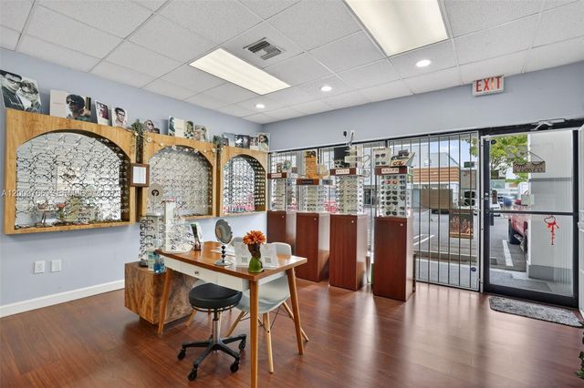 8562 SW 8th St, Miami, FL 33144