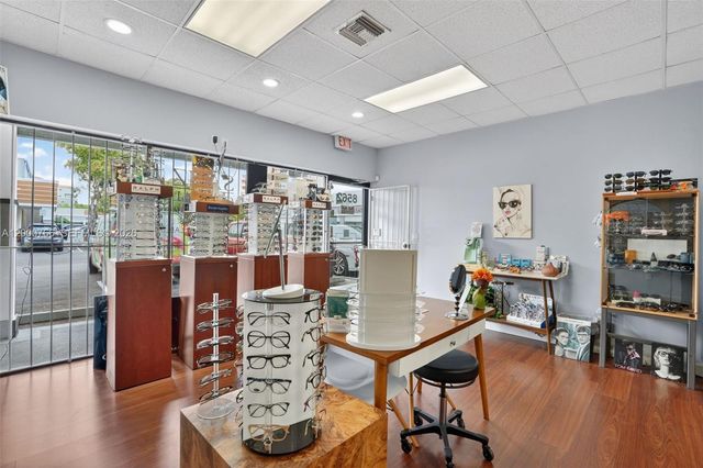 8562 SW 8th St, Miami, FL 33144