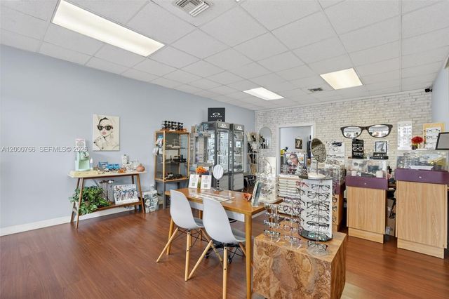 8562 SW 8th St, Miami, FL 33144