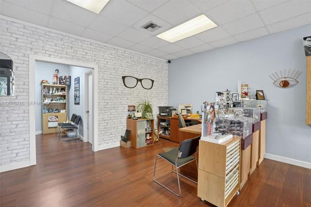 8562 SW 8th St, Miami, FL 33144