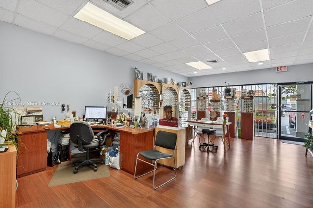 8562 SW 8th St, Miami, FL 33144