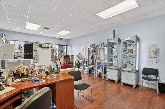 8562 SW 8th St, Miami, FL 33144
