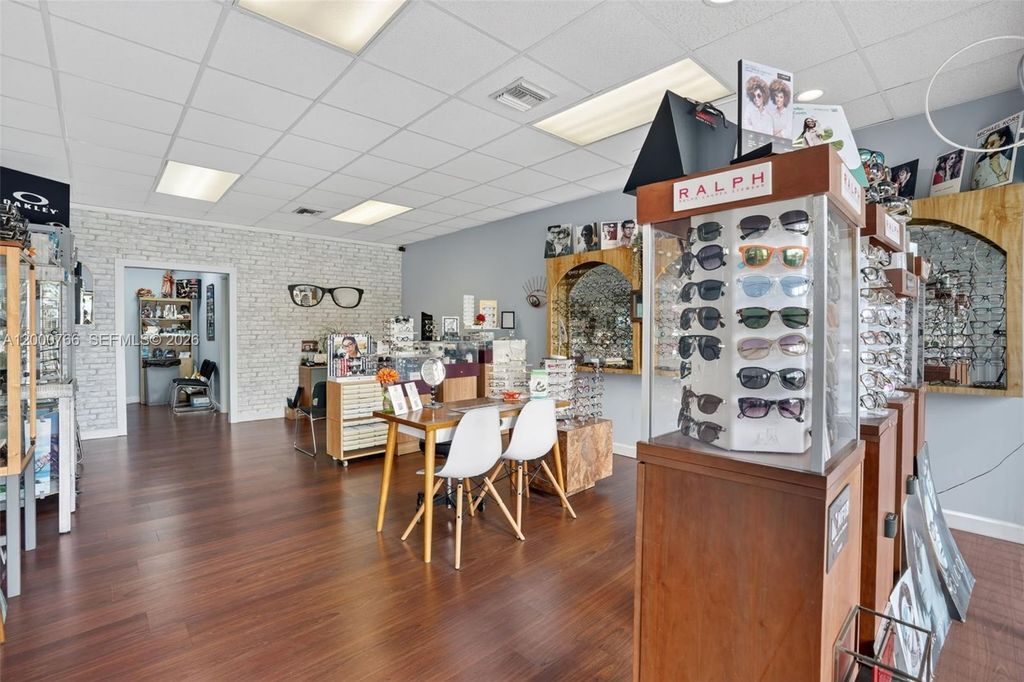 8562 SW 8th St, Miami, FL 33144