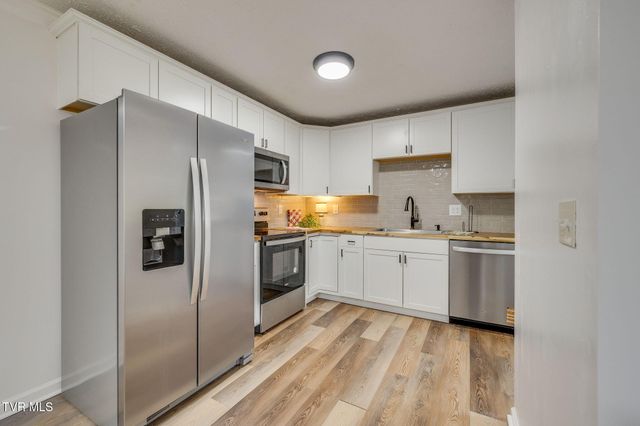 301 Larkspur Drive, Kingsport, TN 37660